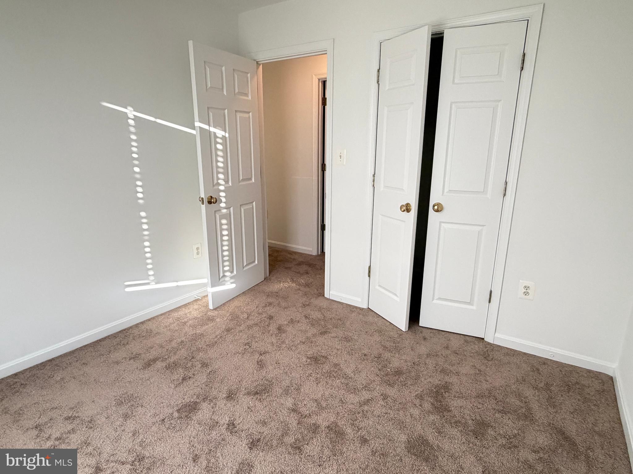 LAKEVIEW TOWNHOUSES - Residential Lease