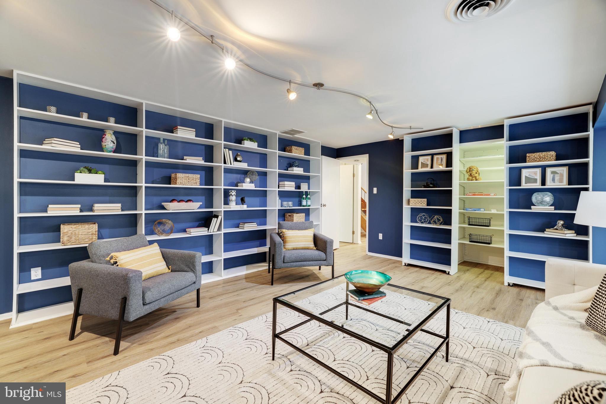 CARDEROCK SPRINGS - Residential