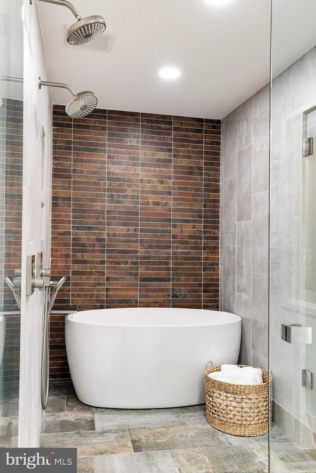 CARDEROCK SPRINGS - Residential