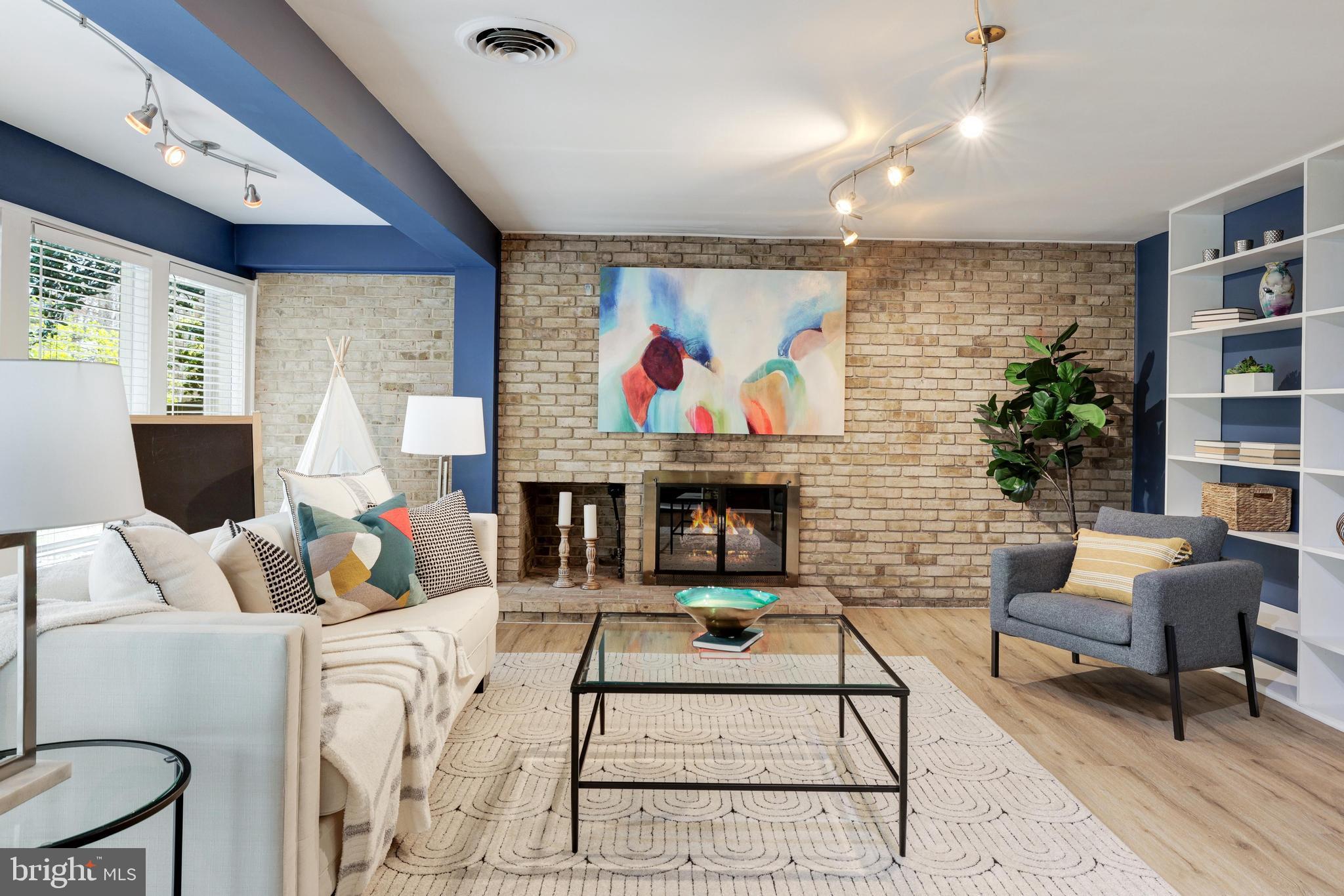 CARDEROCK SPRINGS - Residential