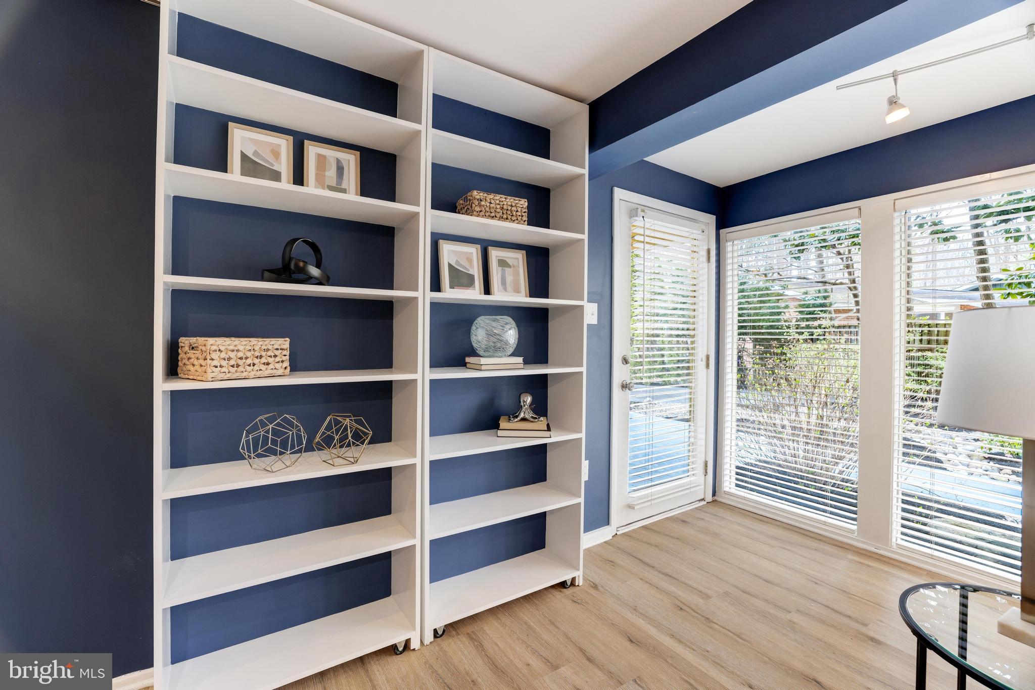 CARDEROCK SPRINGS - Residential