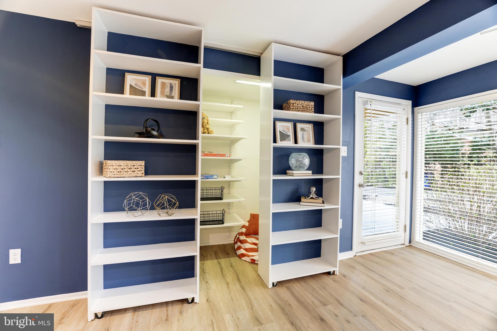 CARDEROCK SPRINGS - Residential