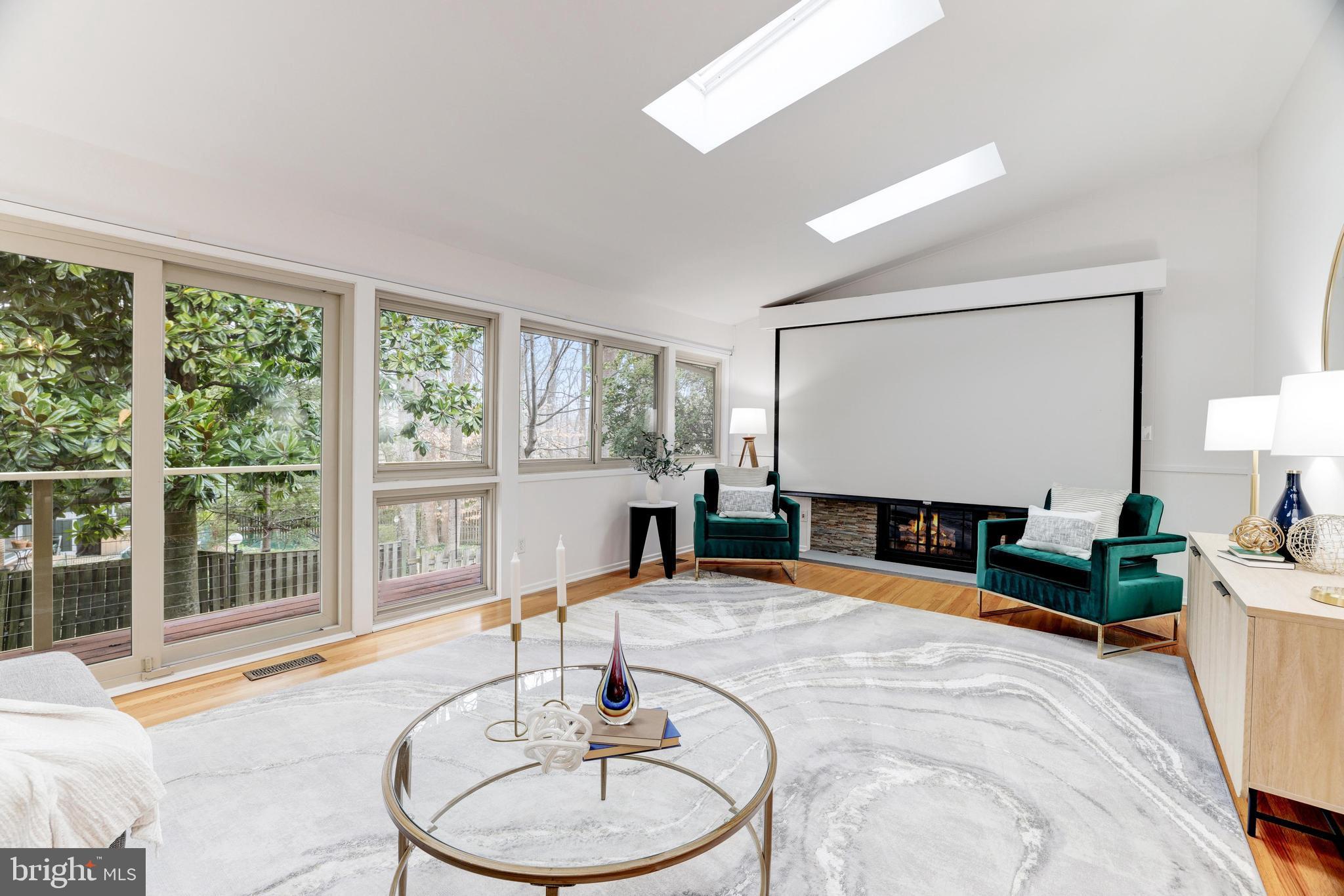 CARDEROCK SPRINGS - Residential