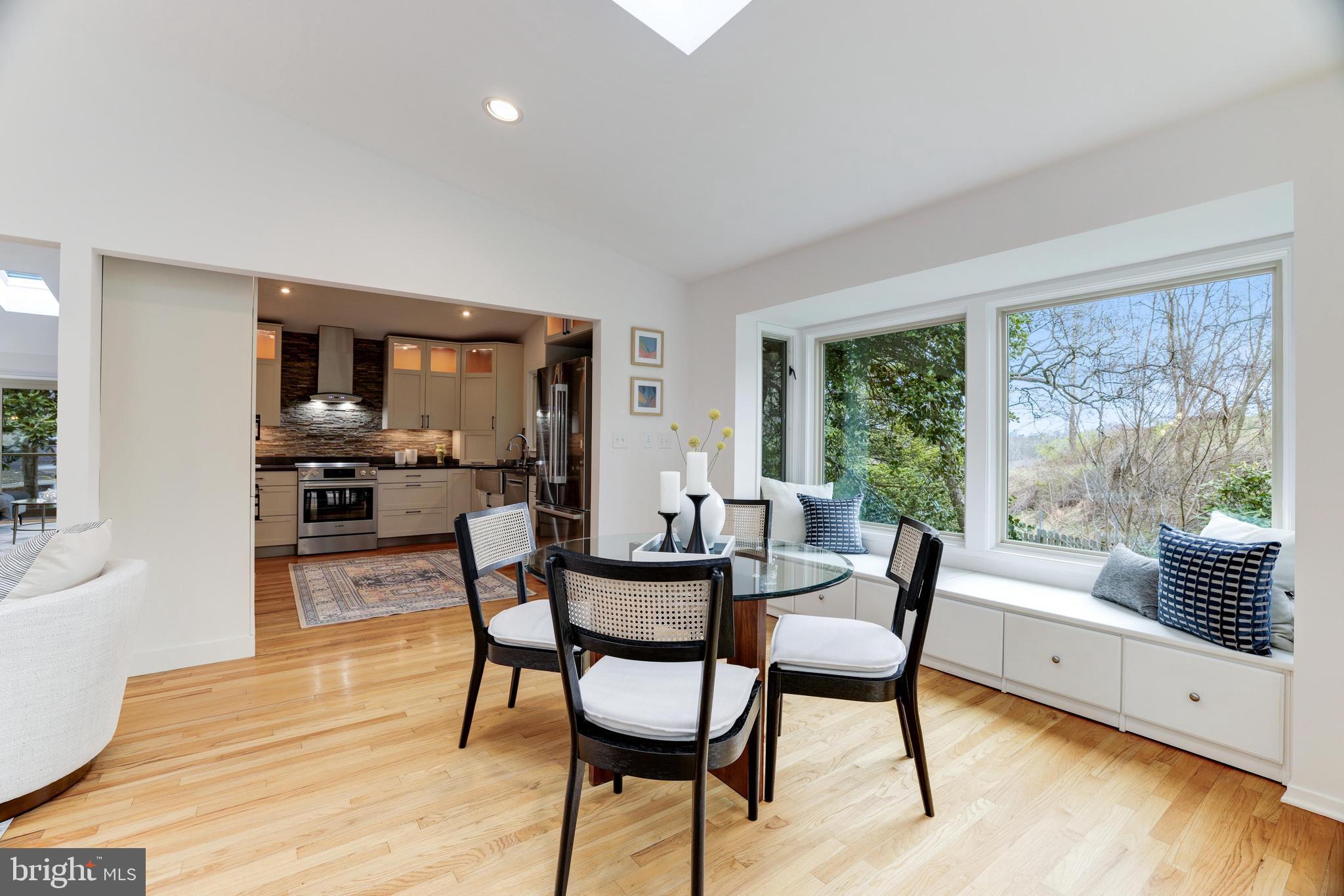 CARDEROCK SPRINGS - Residential