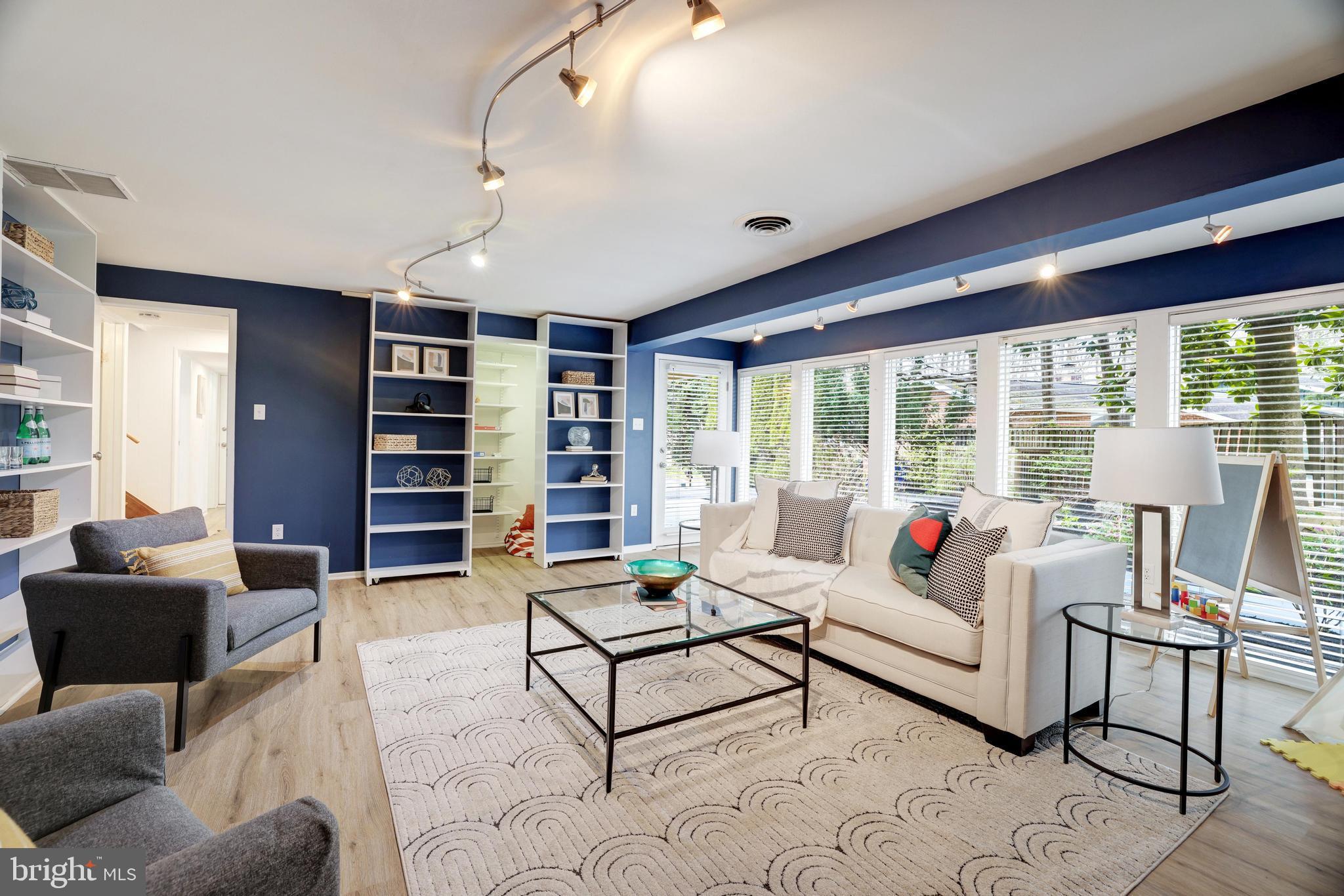 CARDEROCK SPRINGS - Residential