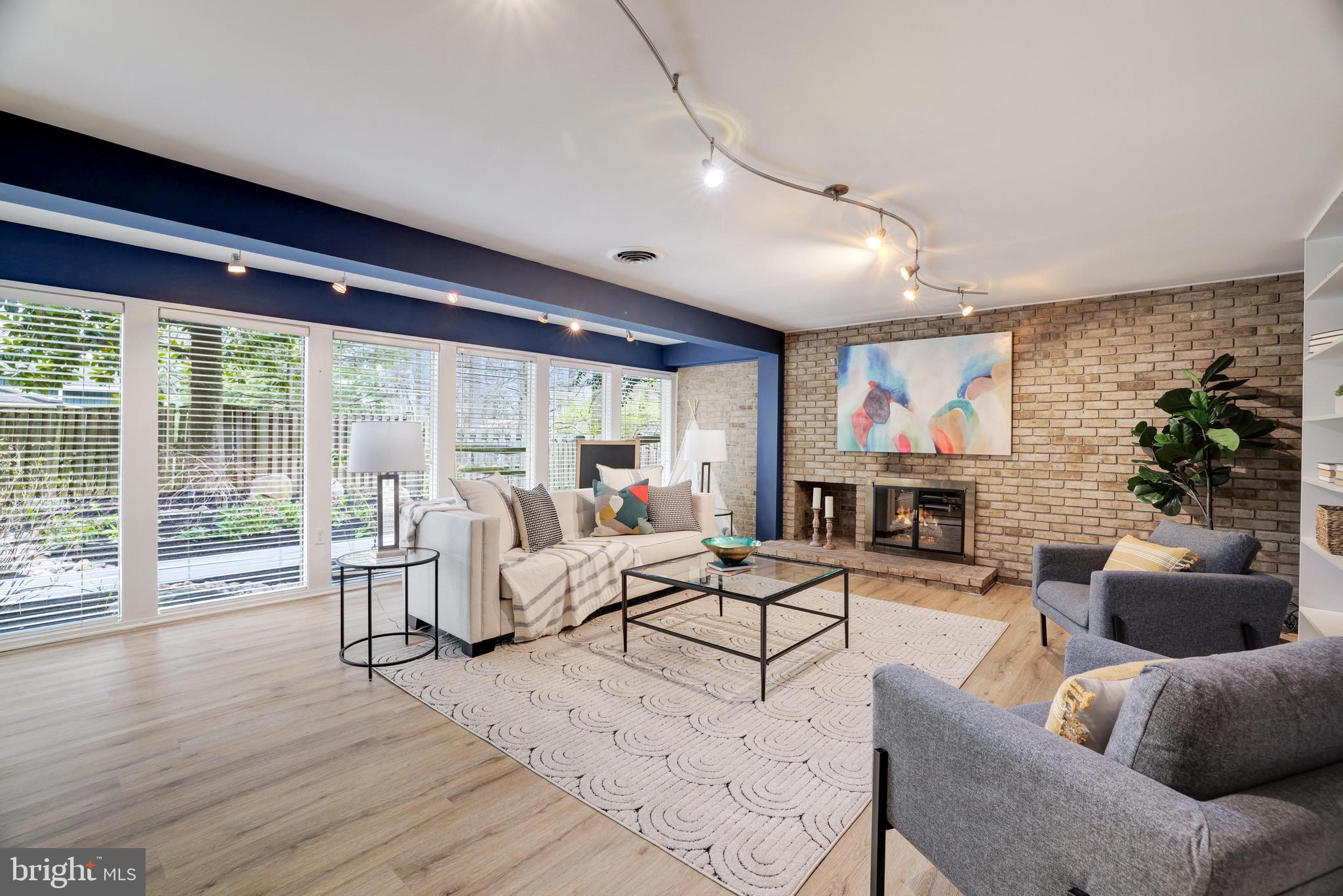 CARDEROCK SPRINGS - Residential