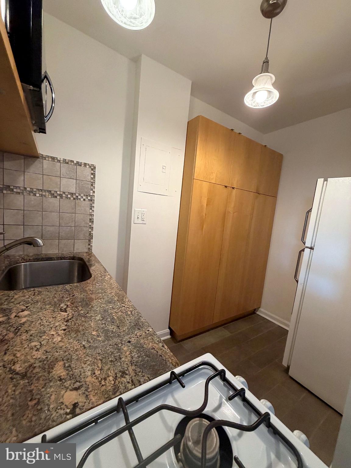 1021 ARLINGTON BOULEVARD 905