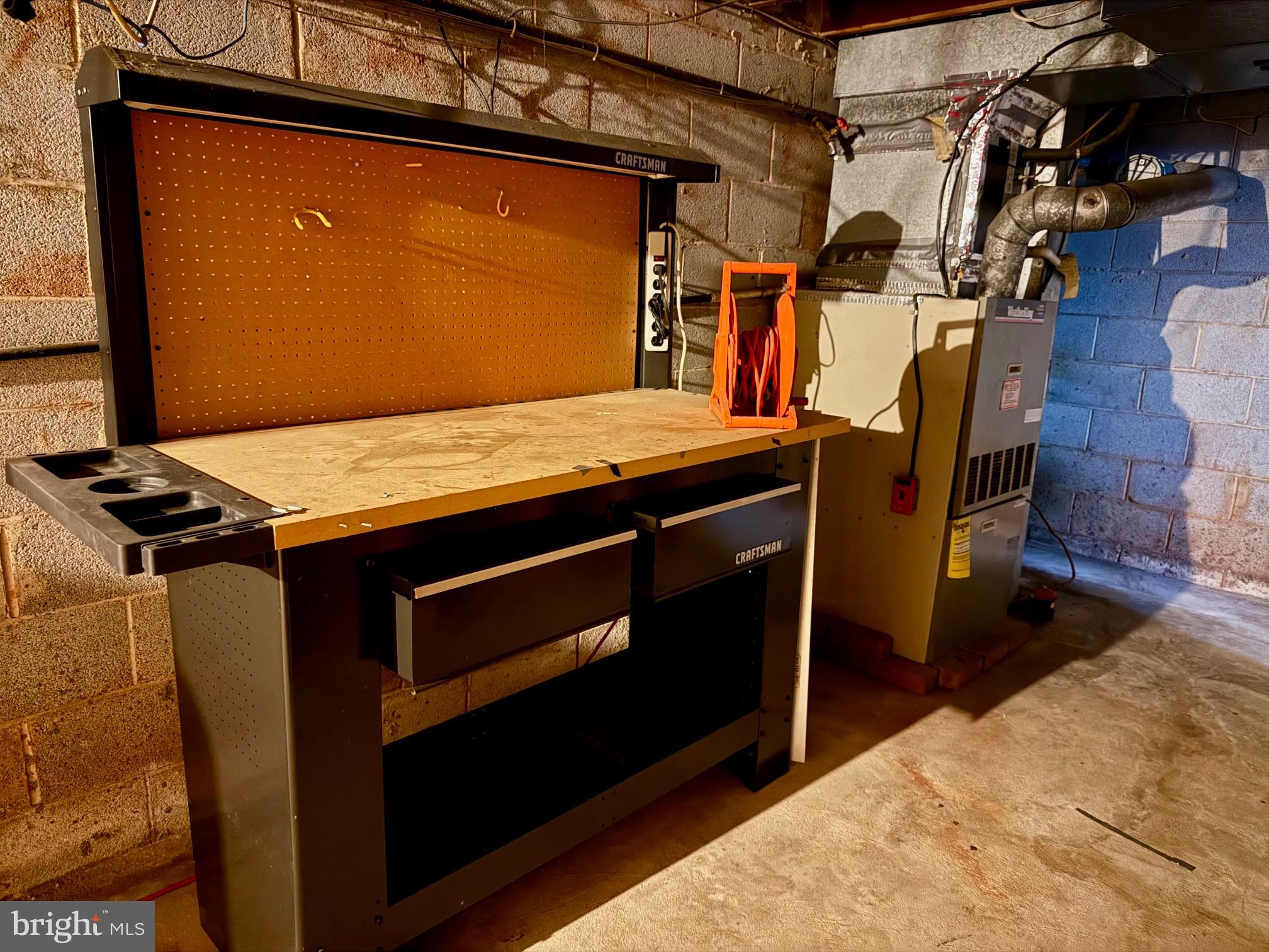 WHITPAIN HILLS - Residential