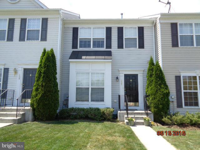 Make your move now into this spacious townhouse approx 2200 sq ft, with 3 bdrs, 3 full baths, 1/2 ba., bump outs on all 3 levels. Main level living room, kitchen and sun room with 9ft ceilings. Master bedroom has vaulted ceilings, sitting room, walk in closet, master bath with garden tub. Full hall bath and 2 over sized bedrooms. With a finished basement with full bath and family room.