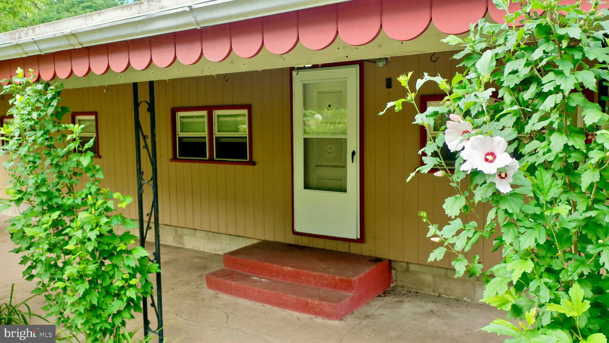 3351 MATHEWS LANE