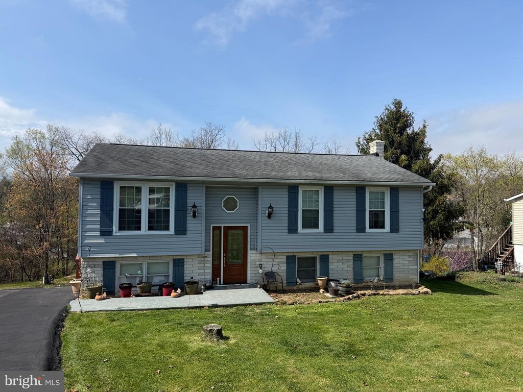 Photo of 164 Jessica Place, TOMS BROOK, VA 22660 (MLS # VASH2014188)