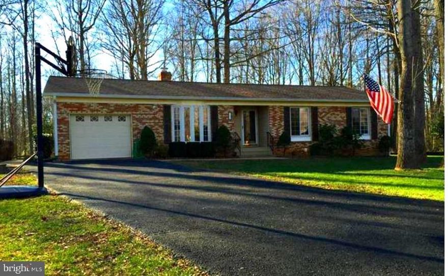 ***GORGEOUS RAMBLER ON OVER 1 ACRE WOODED LOT IN NORTH STAFFORD!***  NO "HOA", OVER 1000 SQFT ON A PICTURE PERFECT CUL-DE-SAC!  MAIN LEVEL BEDROOMS, FPL, CEILING FANS, PREMIUM LOT WITH A SPECTACULAR BACKYARD!!!  BRING UR HORSESHOES, CORN HOLE, FULLY FENCED!  Per landlord(s) no smokers, pet or vouchers!