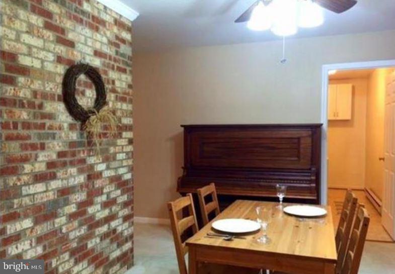 COUNTRY WOOD ESTATES - Residential Lease