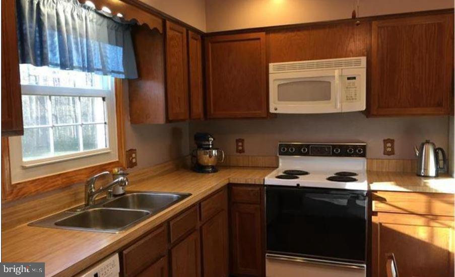 COUNTRY WOOD ESTATES - Residential Lease