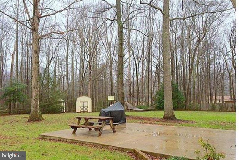 COUNTRY WOOD ESTATES - Residential Lease