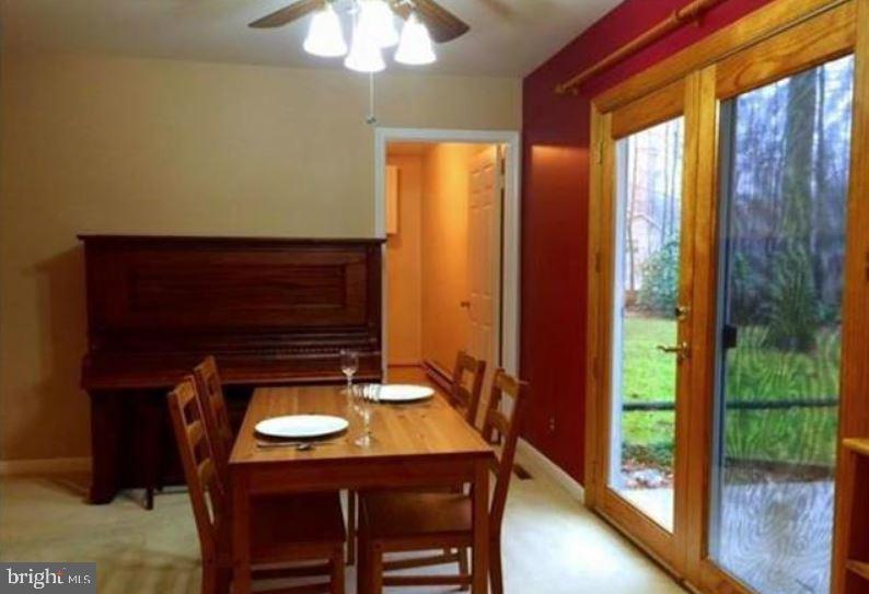 COUNTRY WOOD ESTATES - Residential Lease