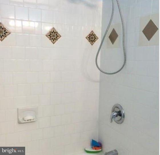 COUNTRY WOOD ESTATES - Residential Lease