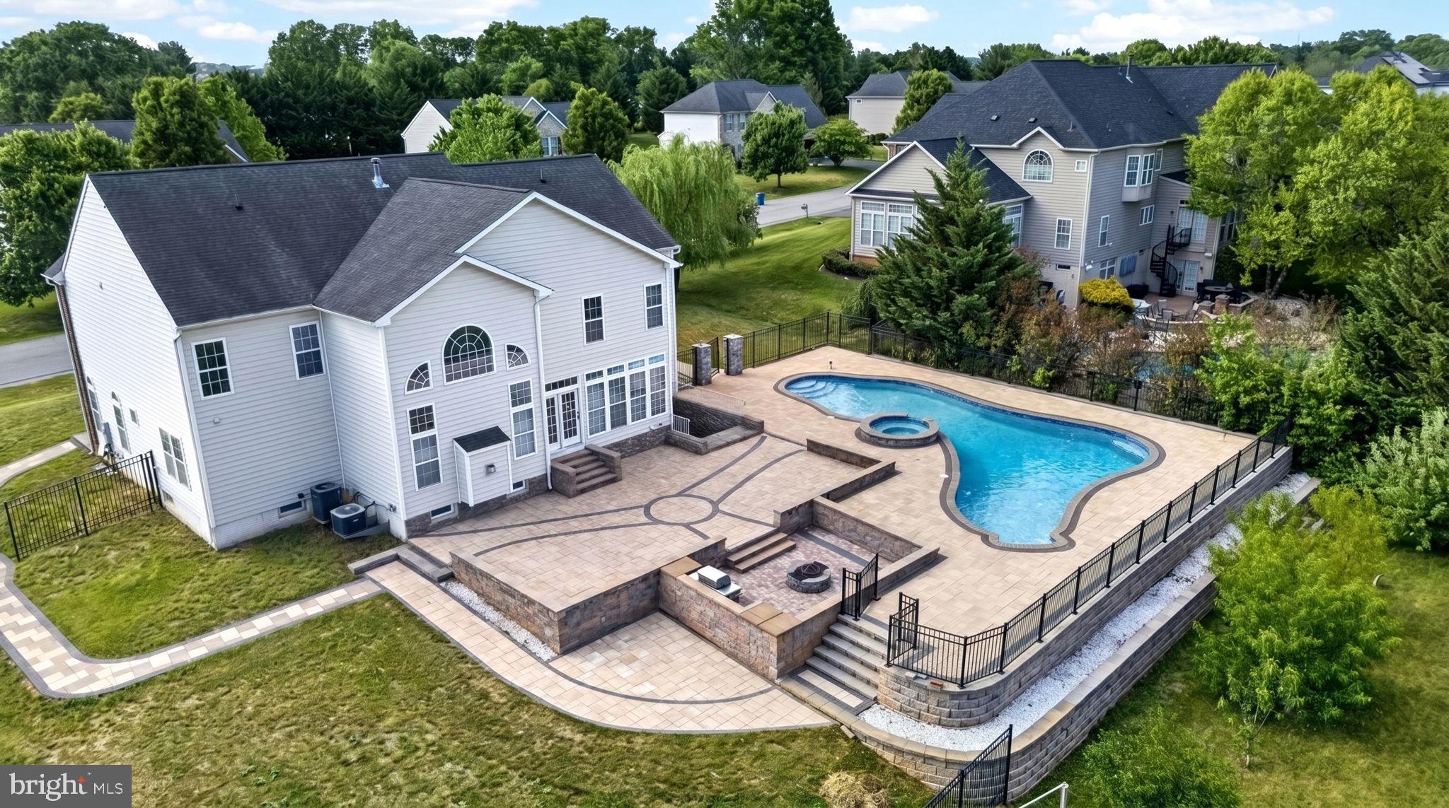 PARADISE MANOR - Residential