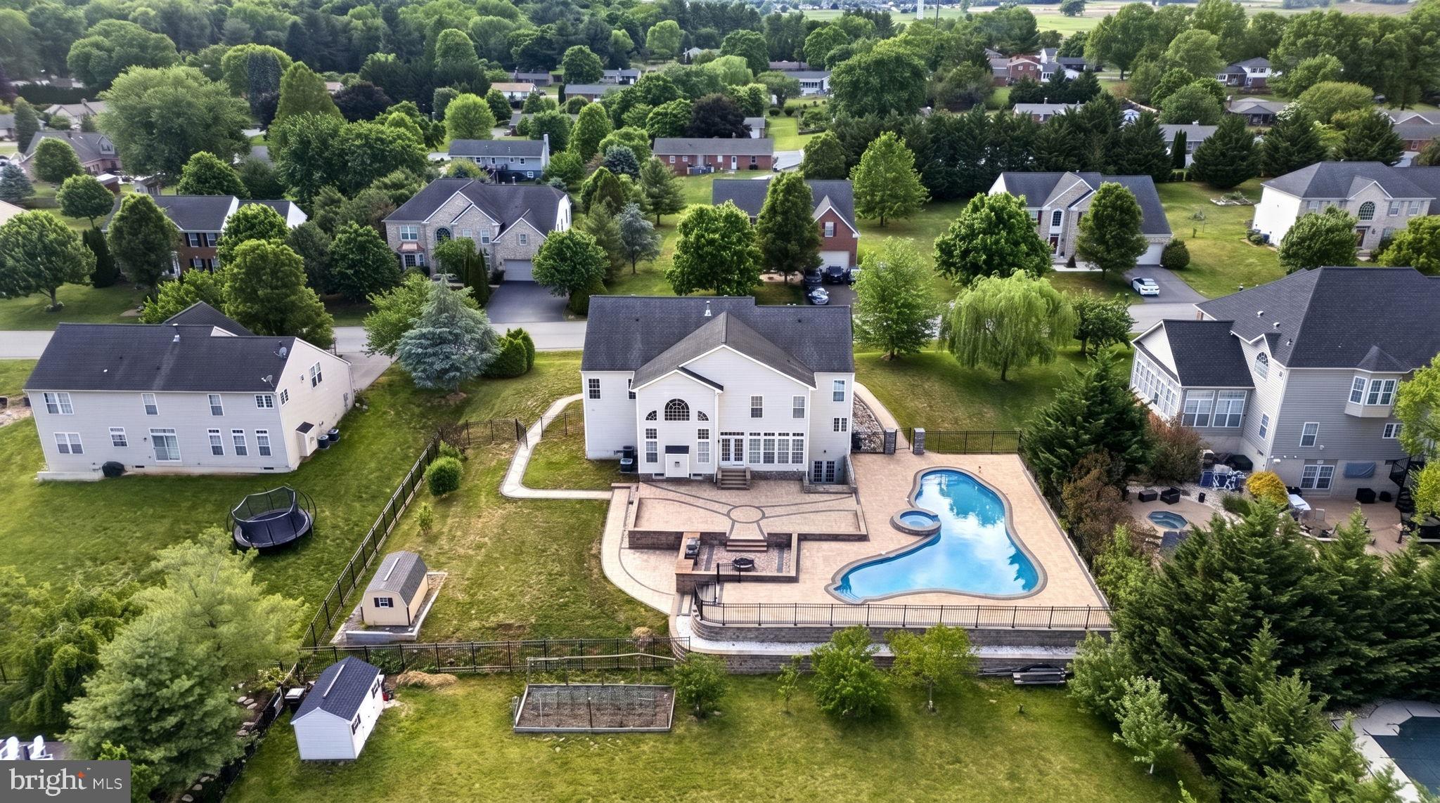 PARADISE MANOR - Residential