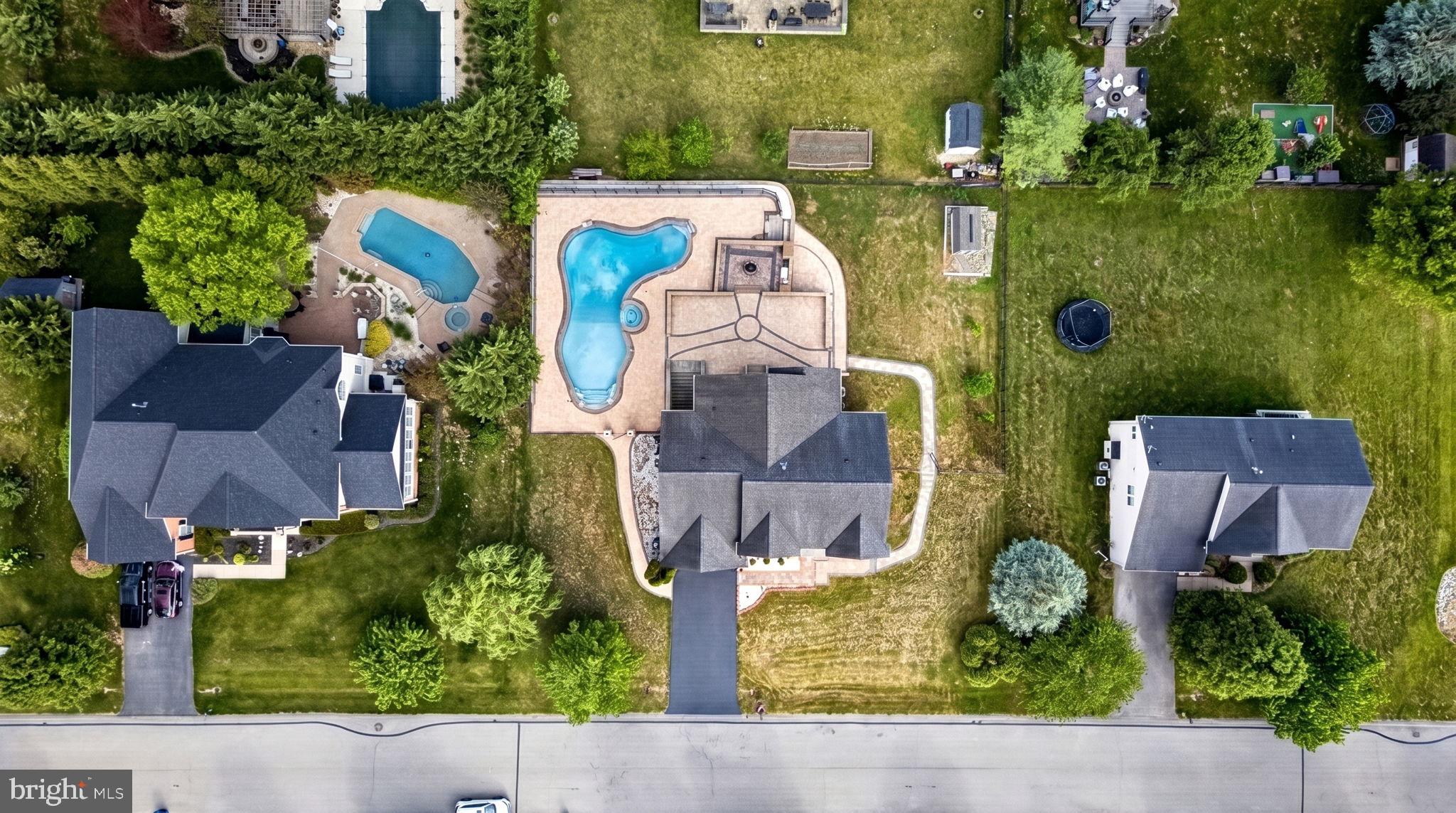 PARADISE MANOR - Residential