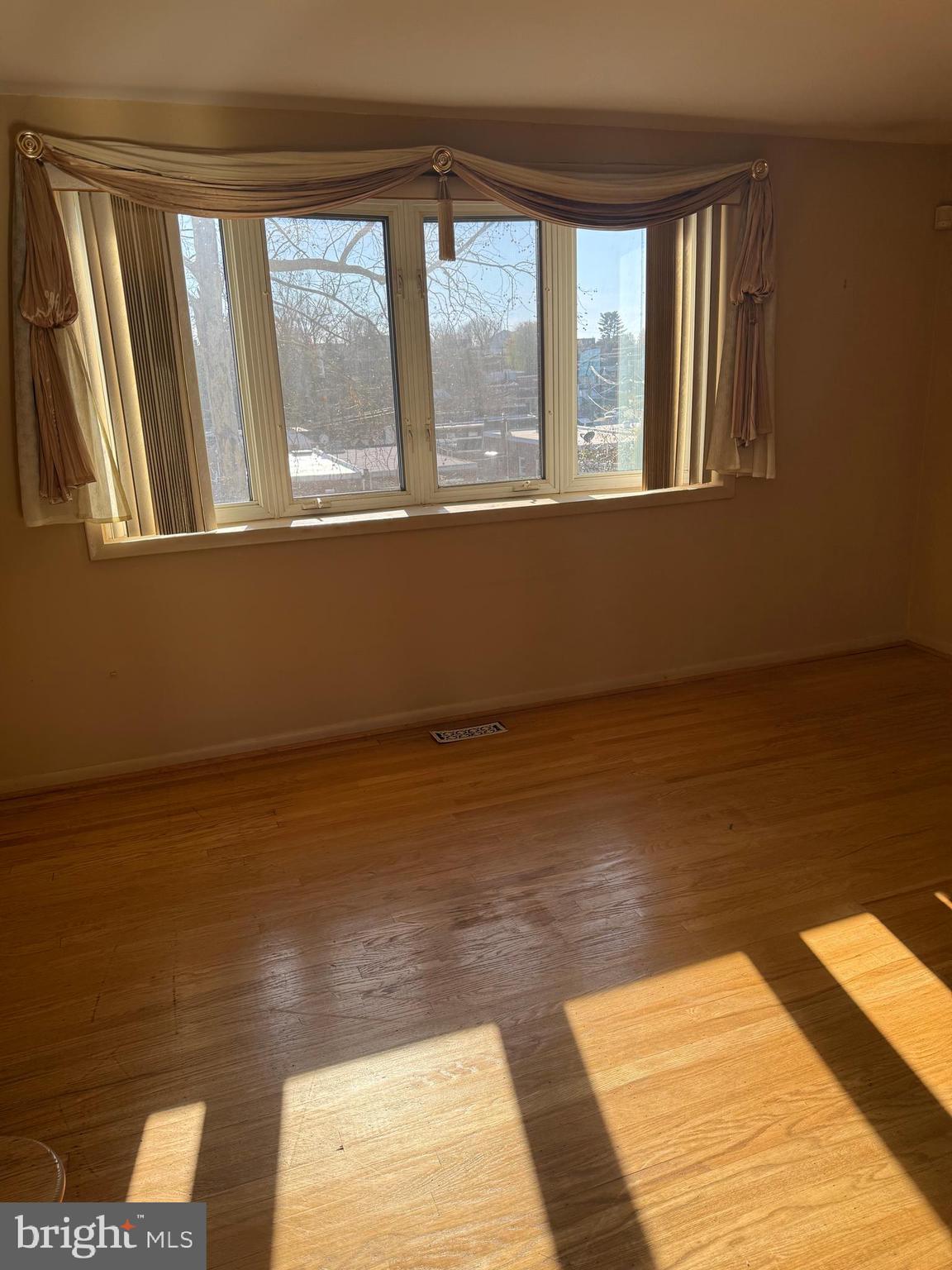 ROXBOROUGH - Residential