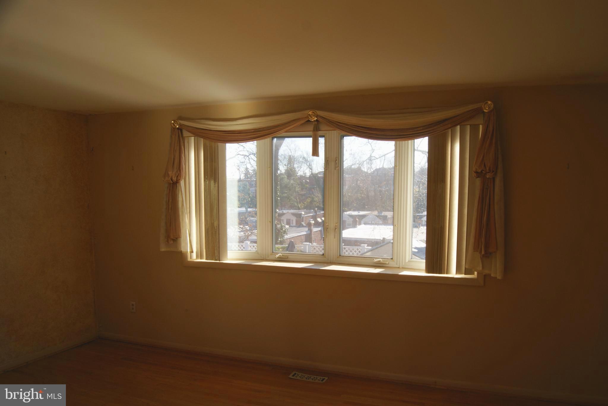 ROXBOROUGH - Residential