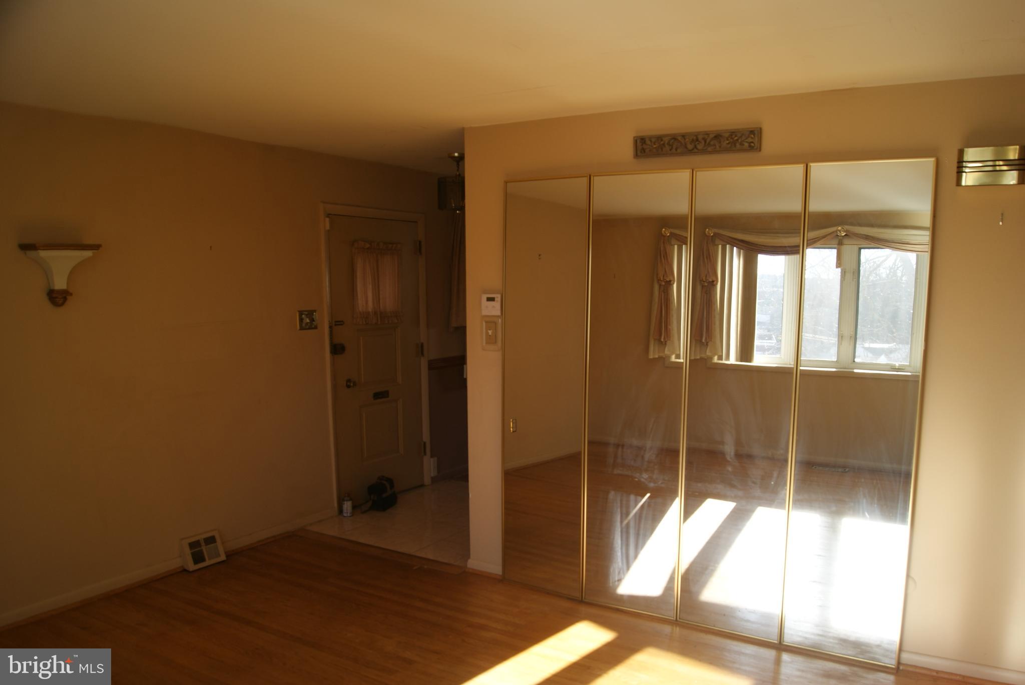 ROXBOROUGH - Residential