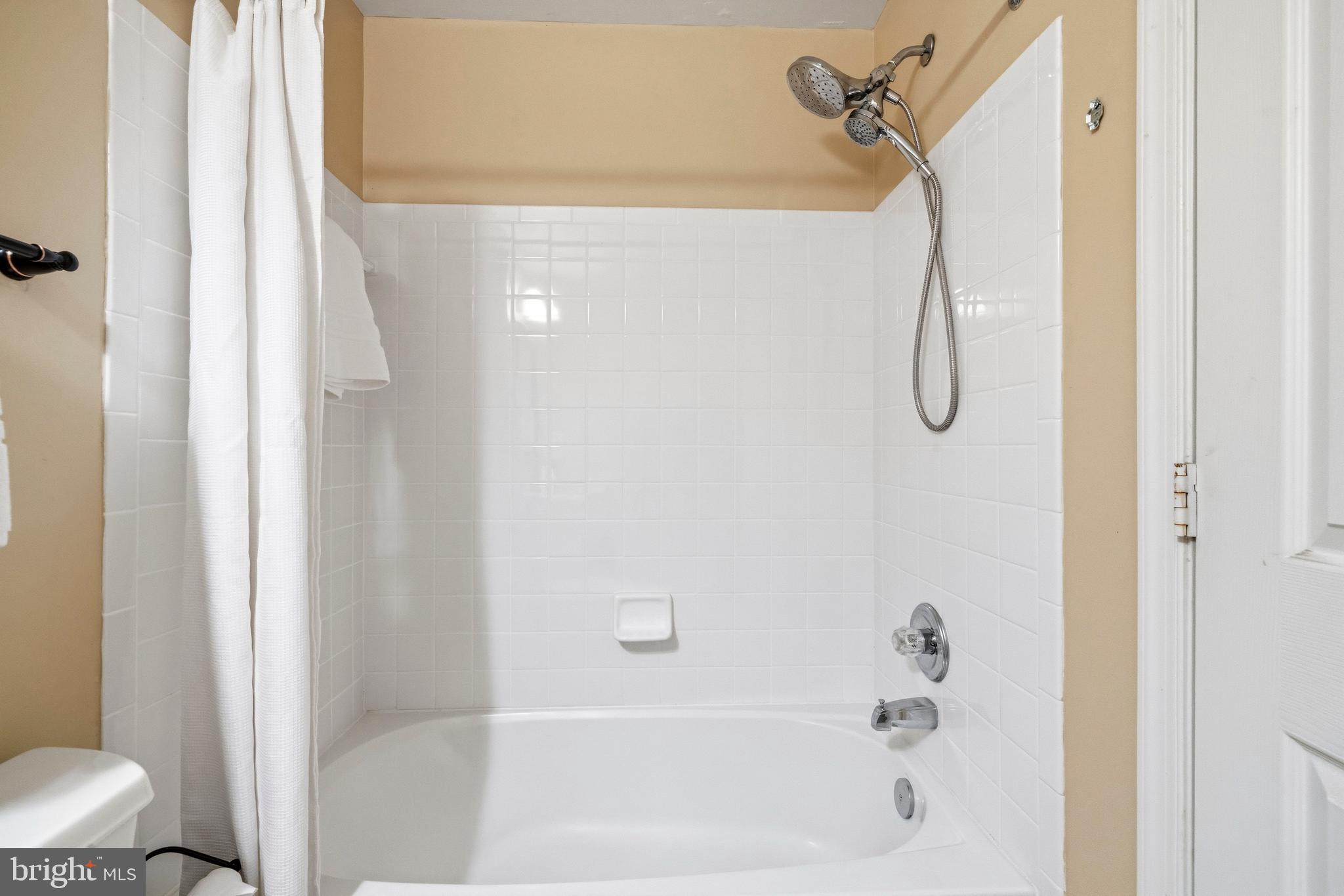 REGENCY AT ASHBURN - Residential