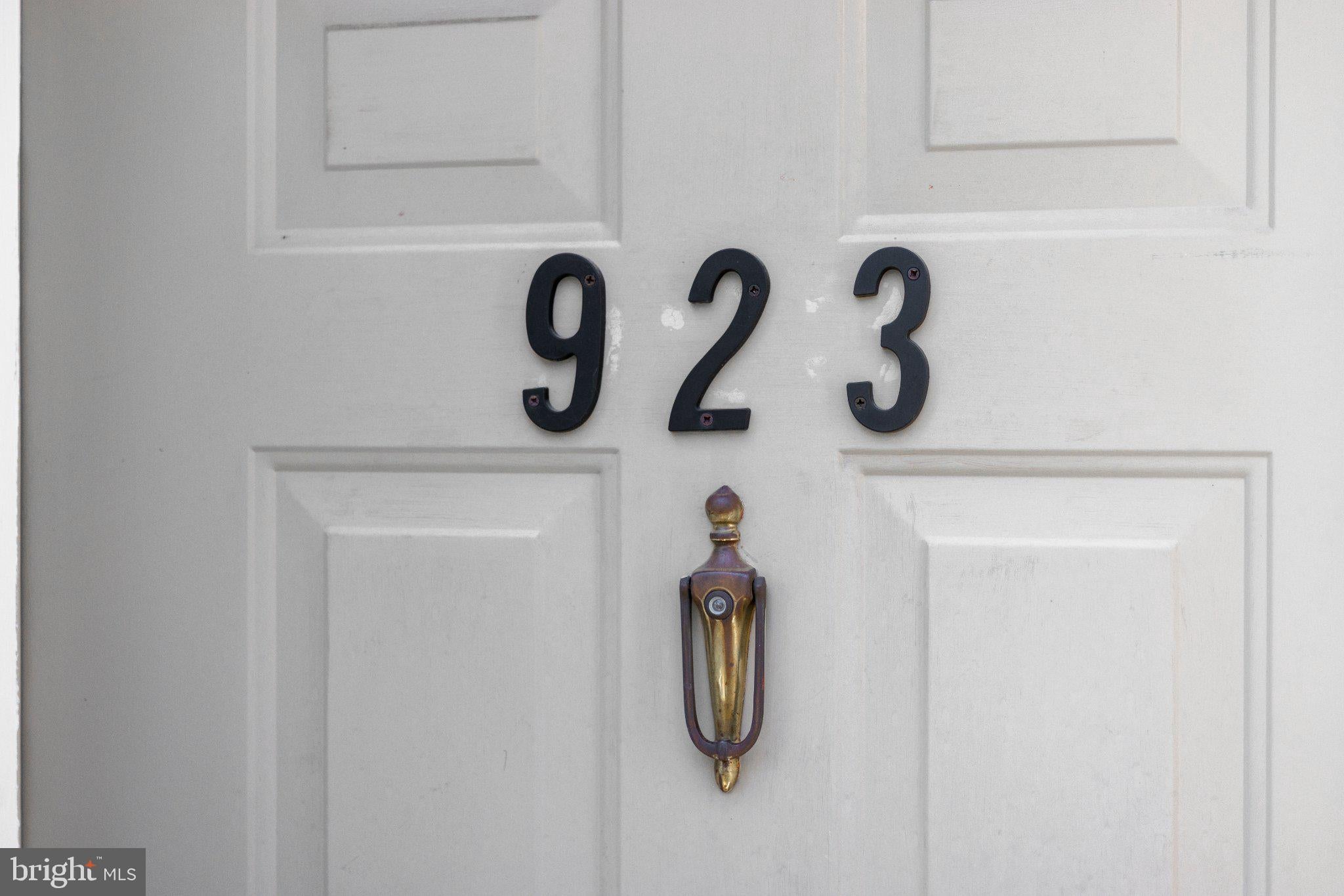 923 STRATFORD COURT