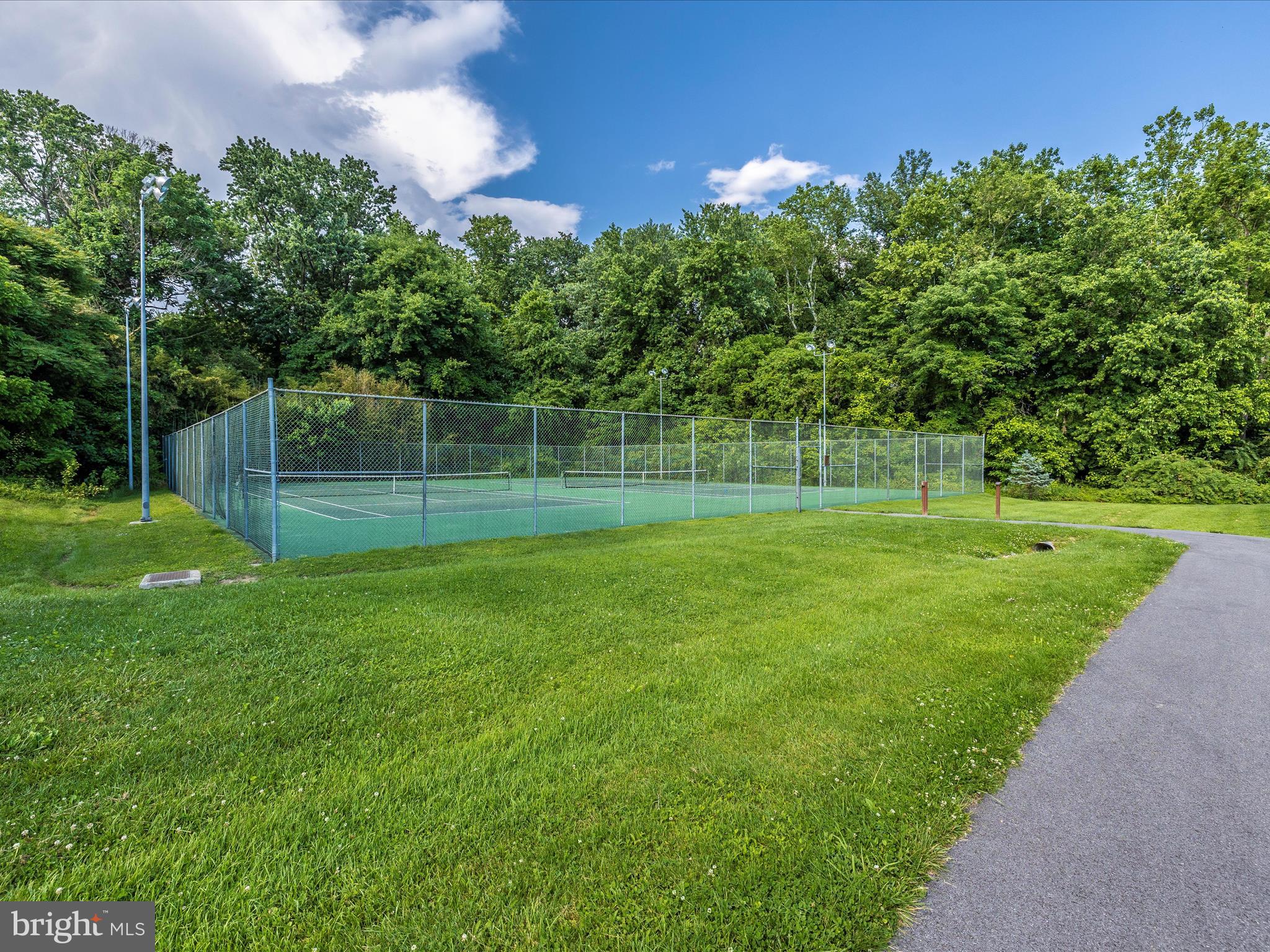 POTOMAC VILLAGE - Residential