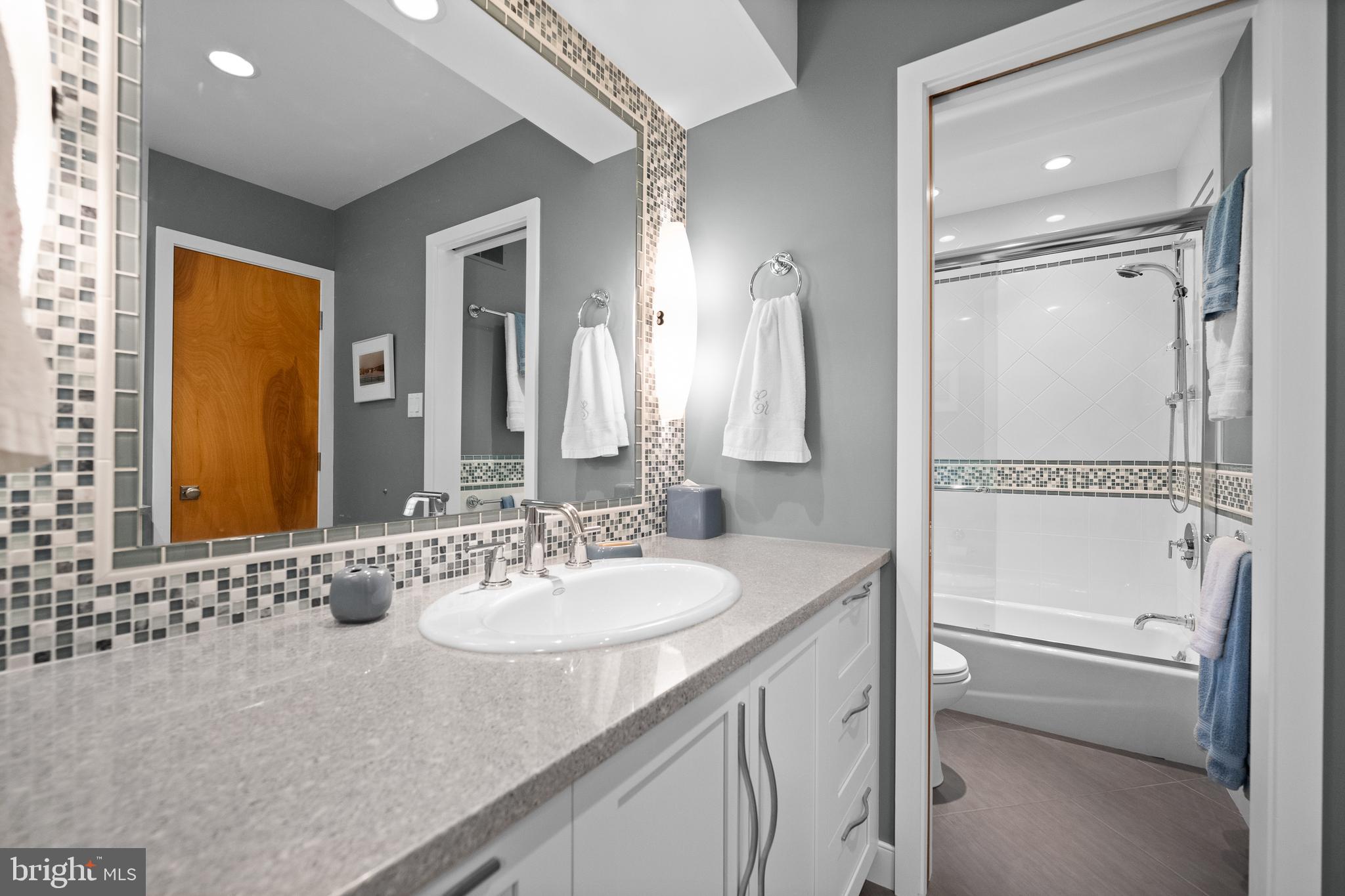 RADNOR HUNT - Residential