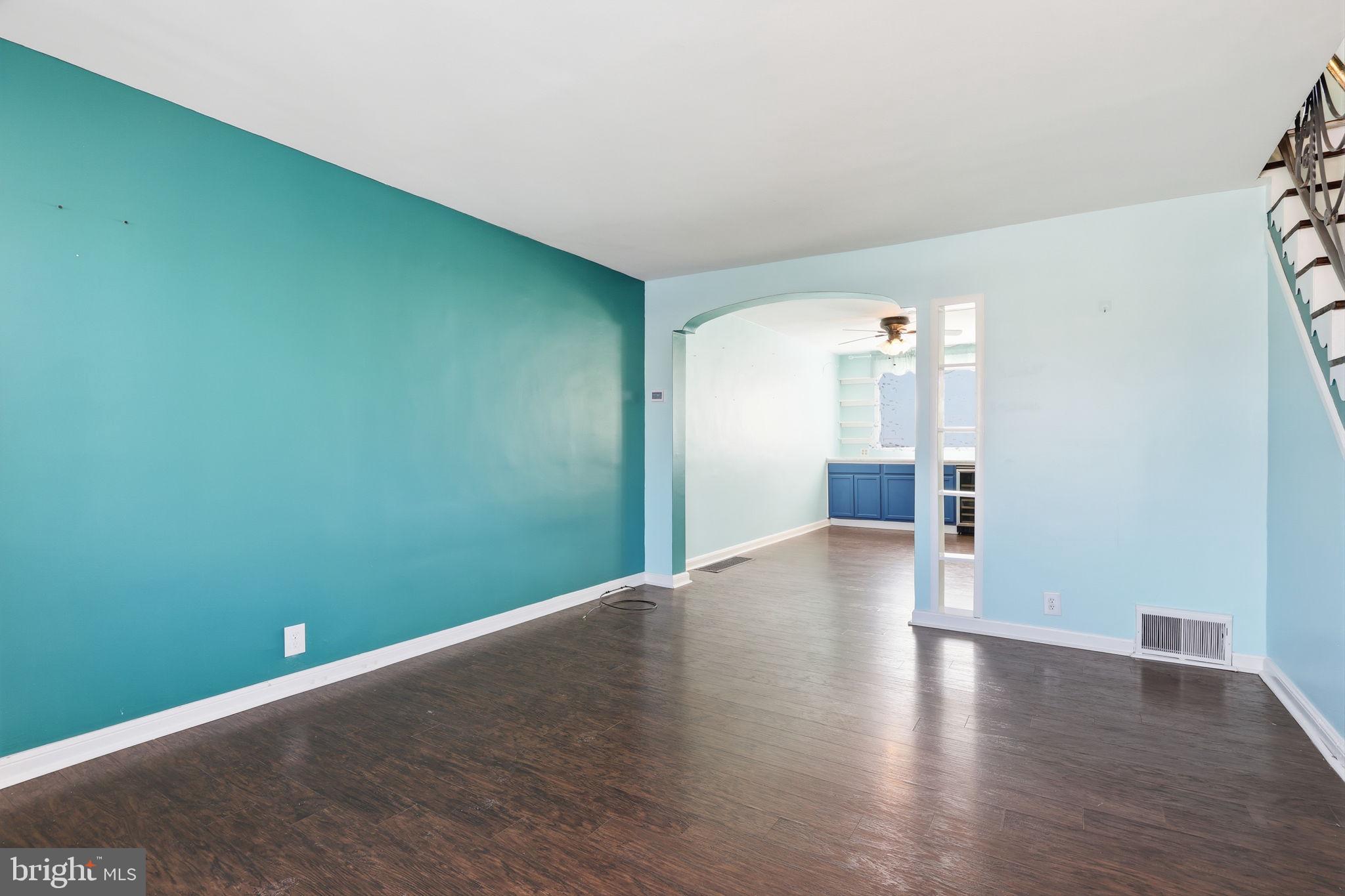 4538 SHEFFIELD AVENUE