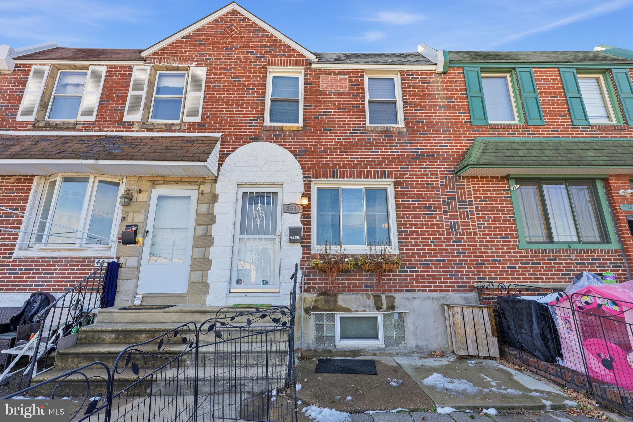 4538 SHEFFIELD AVENUE