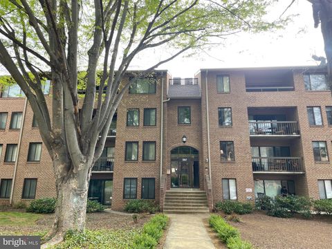 Condo For Rent - 5817 Edson Lane<br/> Montgomery County, ROCKVILLE, MD 20852