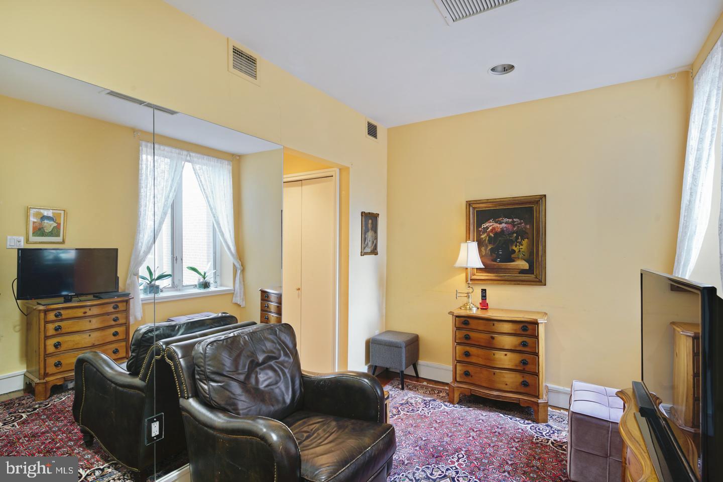 SOCIETY HILL - Residential