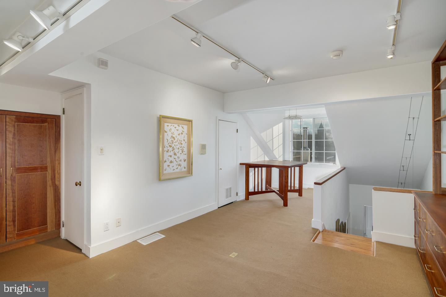 SOCIETY HILL - Residential