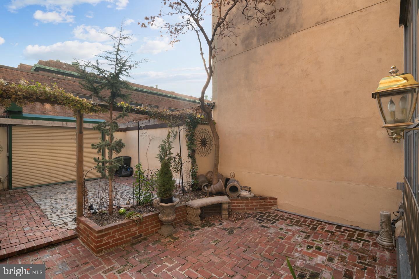 SOCIETY HILL - Residential