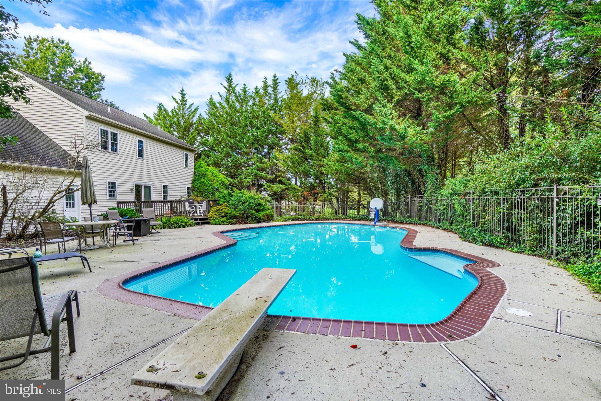 25 MARTINGALE DRIVE