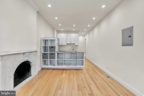 Townhouse For Rent - 2213 Pine Street #1<br/> PHILADELPHIA, PA 19103