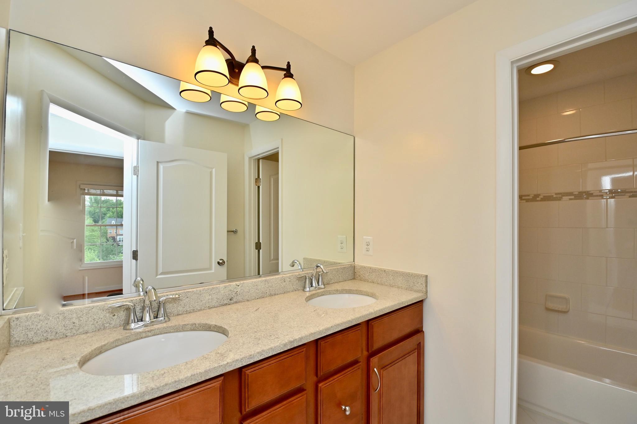 HAWTHORNE - Residential Lease