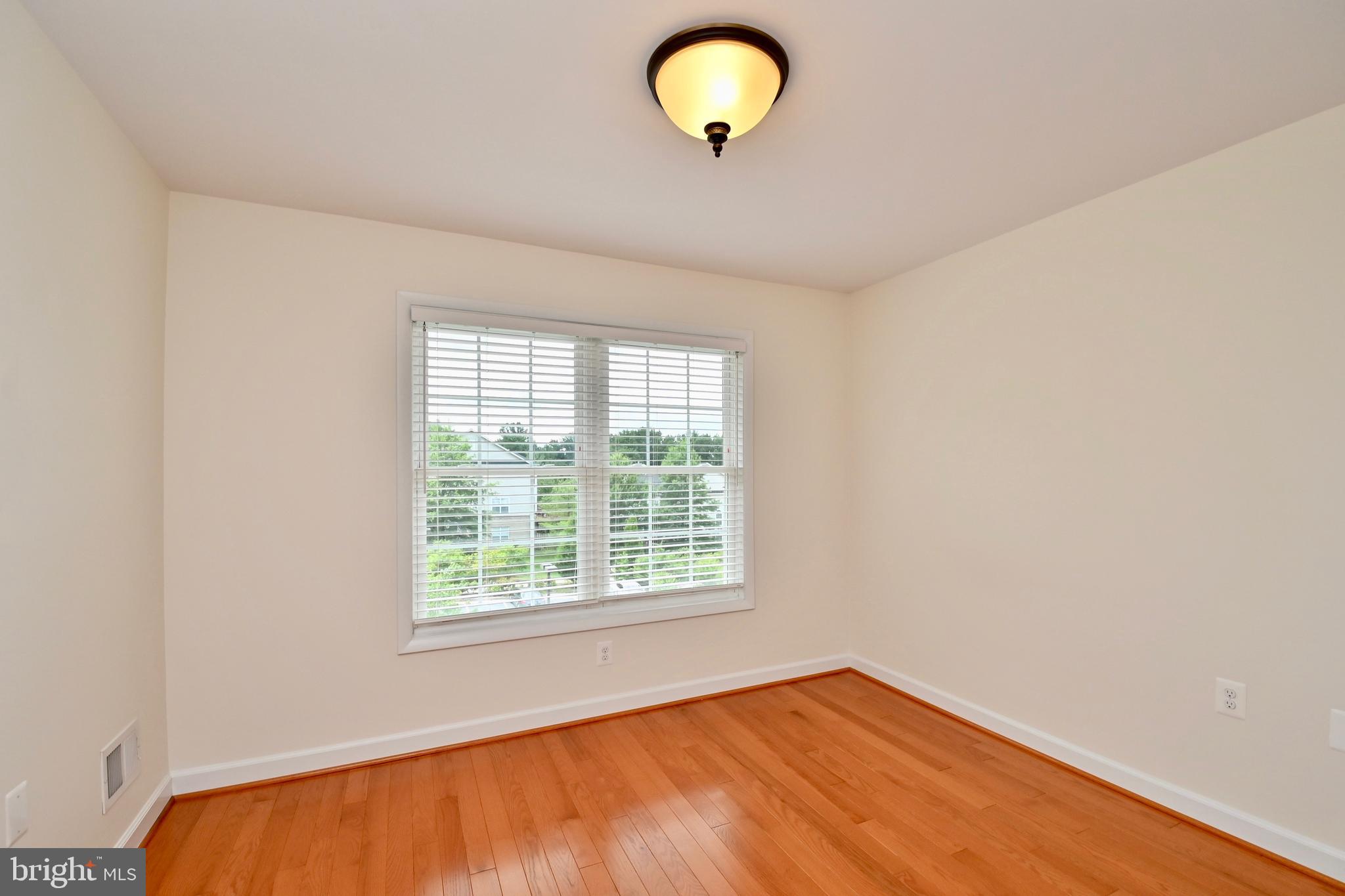 HAWTHORNE - Residential Lease