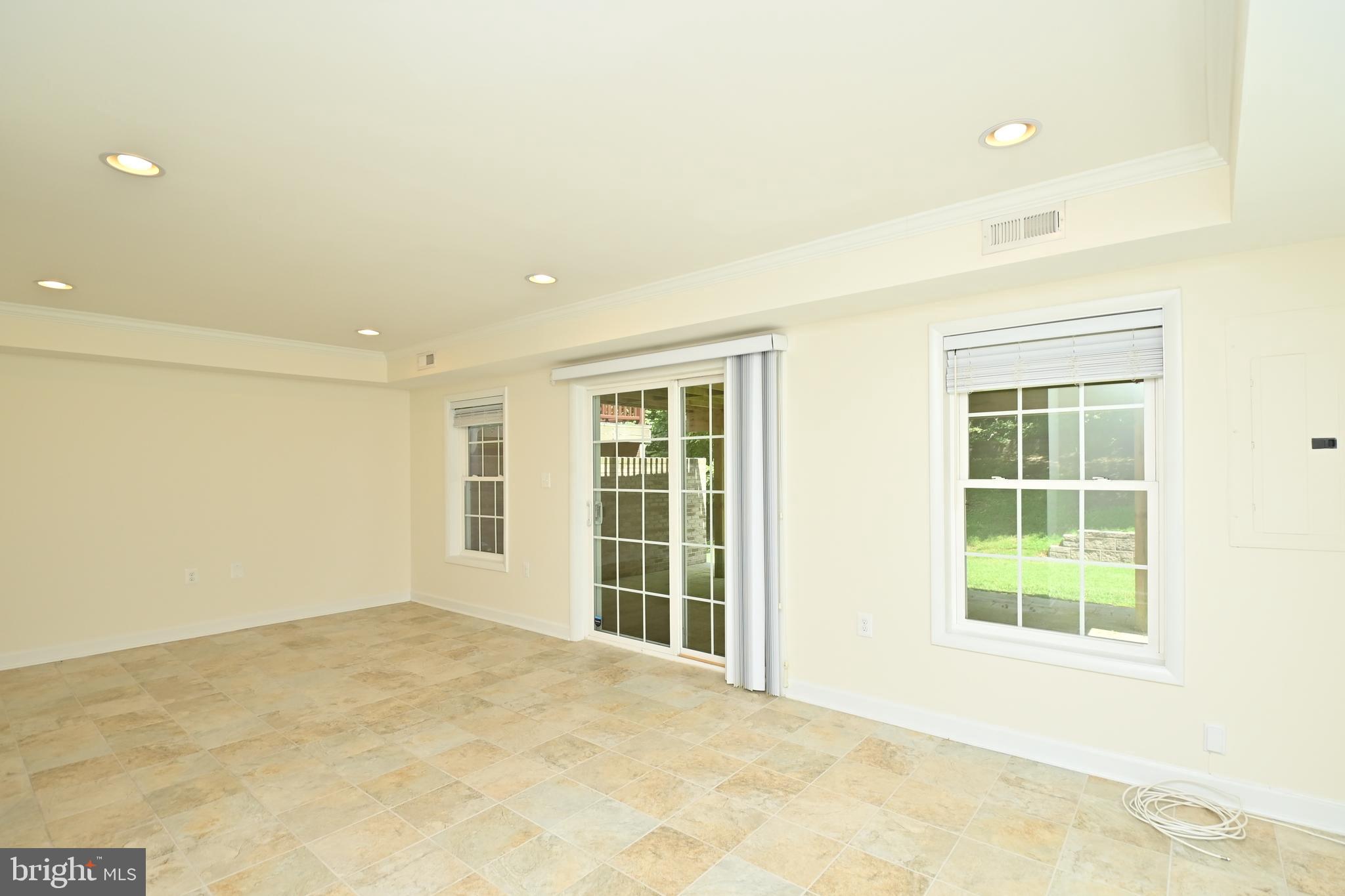 HAWTHORNE - Residential Lease