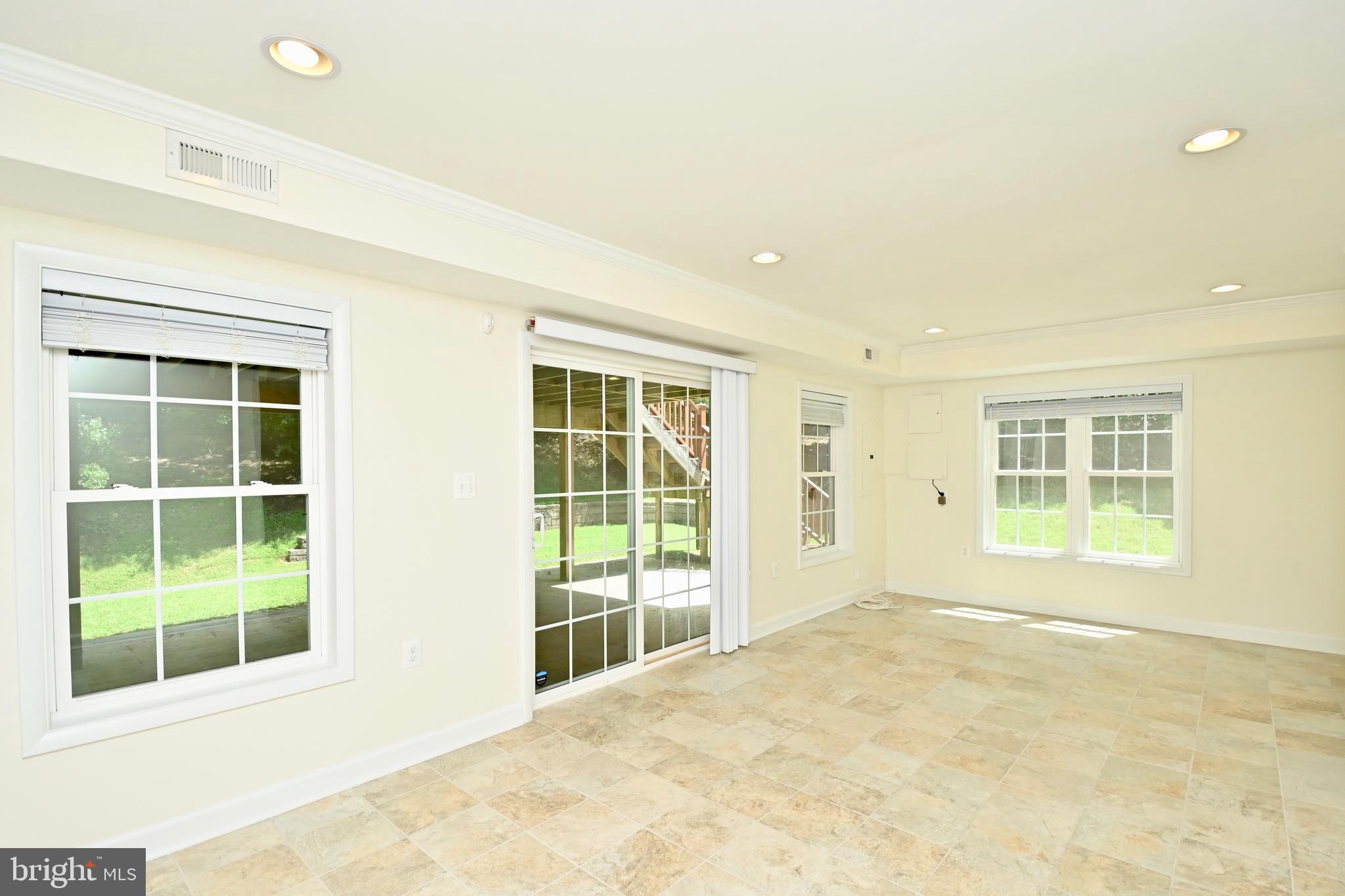 HAWTHORNE - Residential Lease