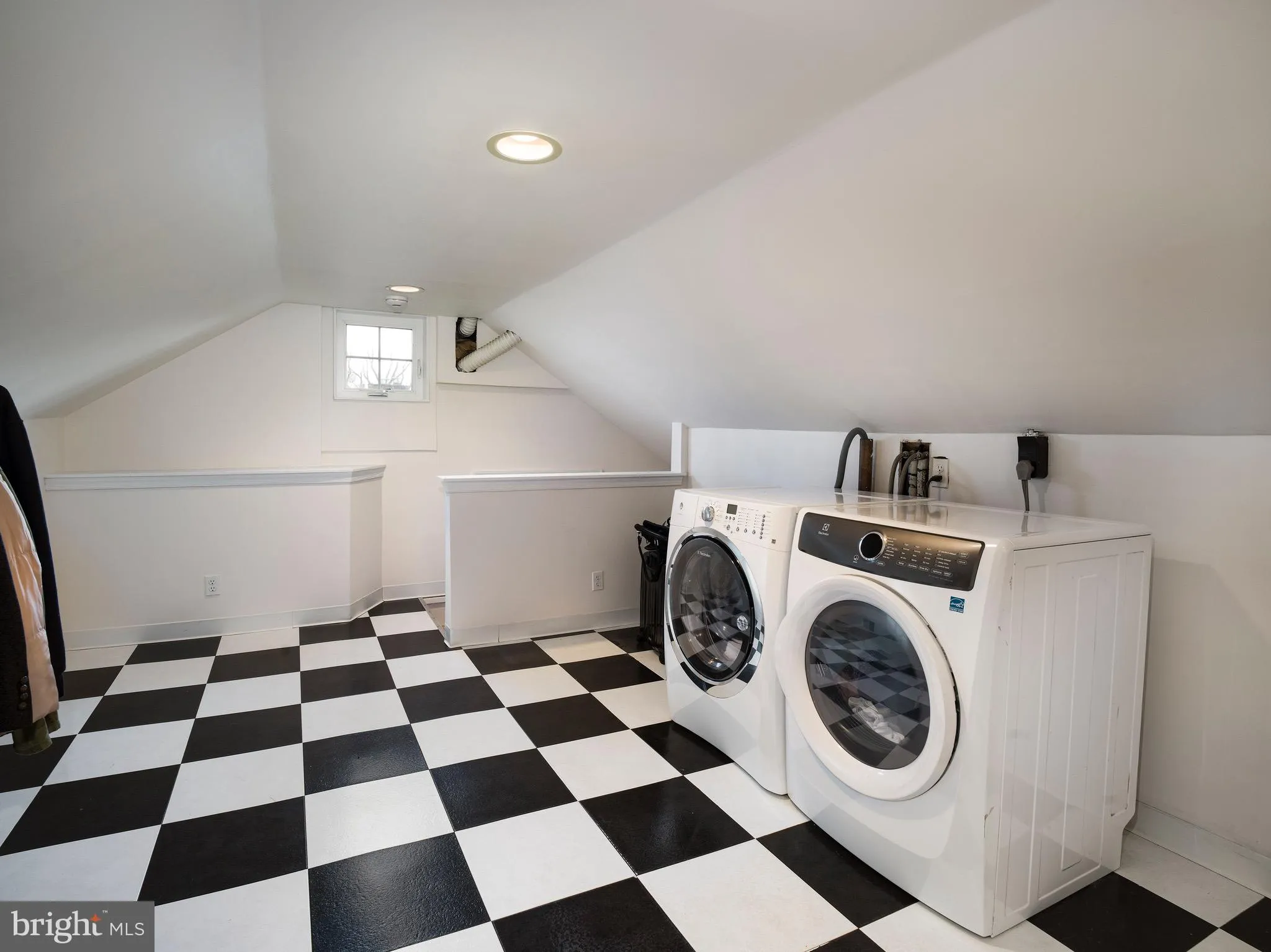 Wynnewood, Pennsylvania 19096, United States, 3 Bedrooms Bedrooms, ,4 BathroomsBathrooms,Residential,Contingent,6521