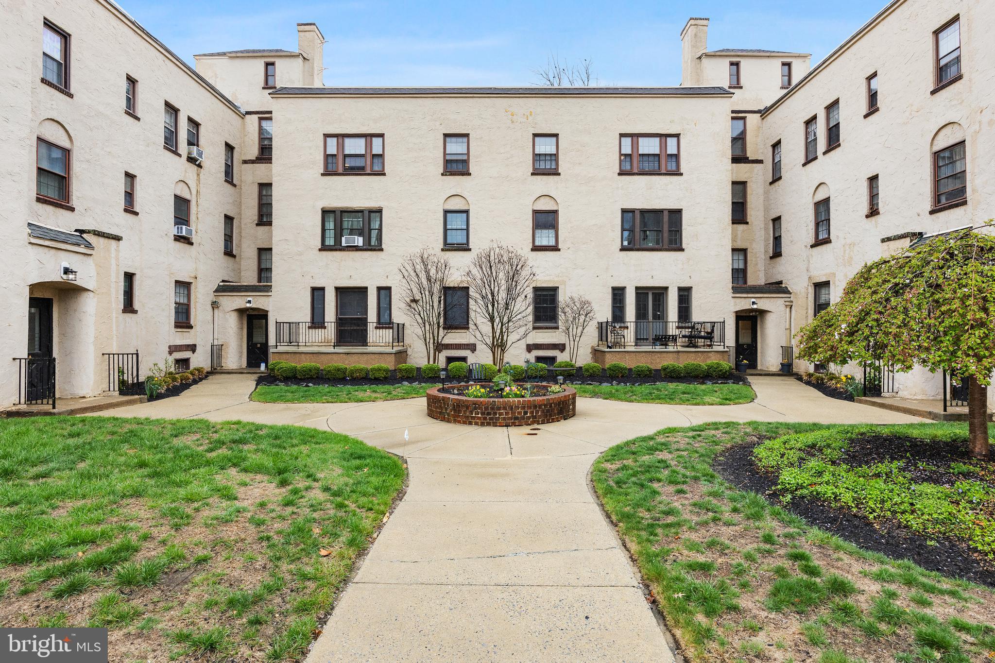 210 E MAPLE AVENUE C9