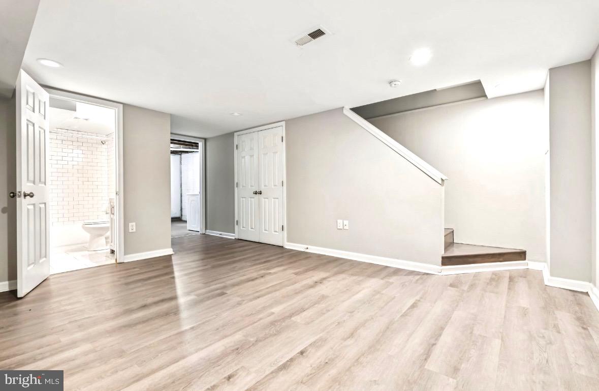 NORTH POINT VILLAGE - Residential Lease