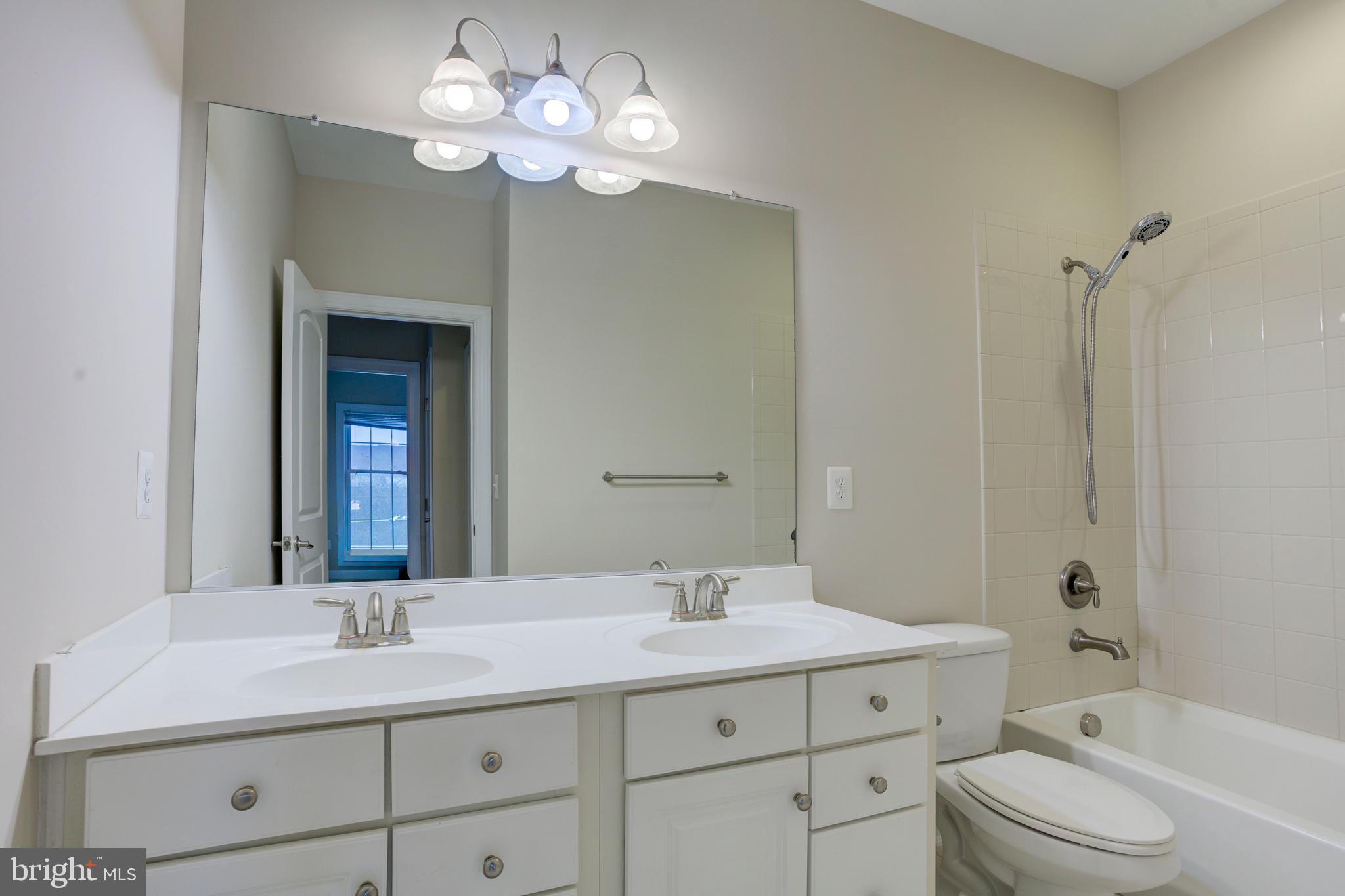 AVONLEA - Residential Lease