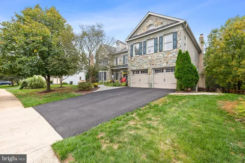 12664 Crabtree Falls Drive, Bristow, VA MLS: VAPW2103194