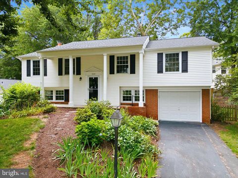 Homes For Sale - 13143 Melville Lane<br/> FAIRFAX, VA 22033