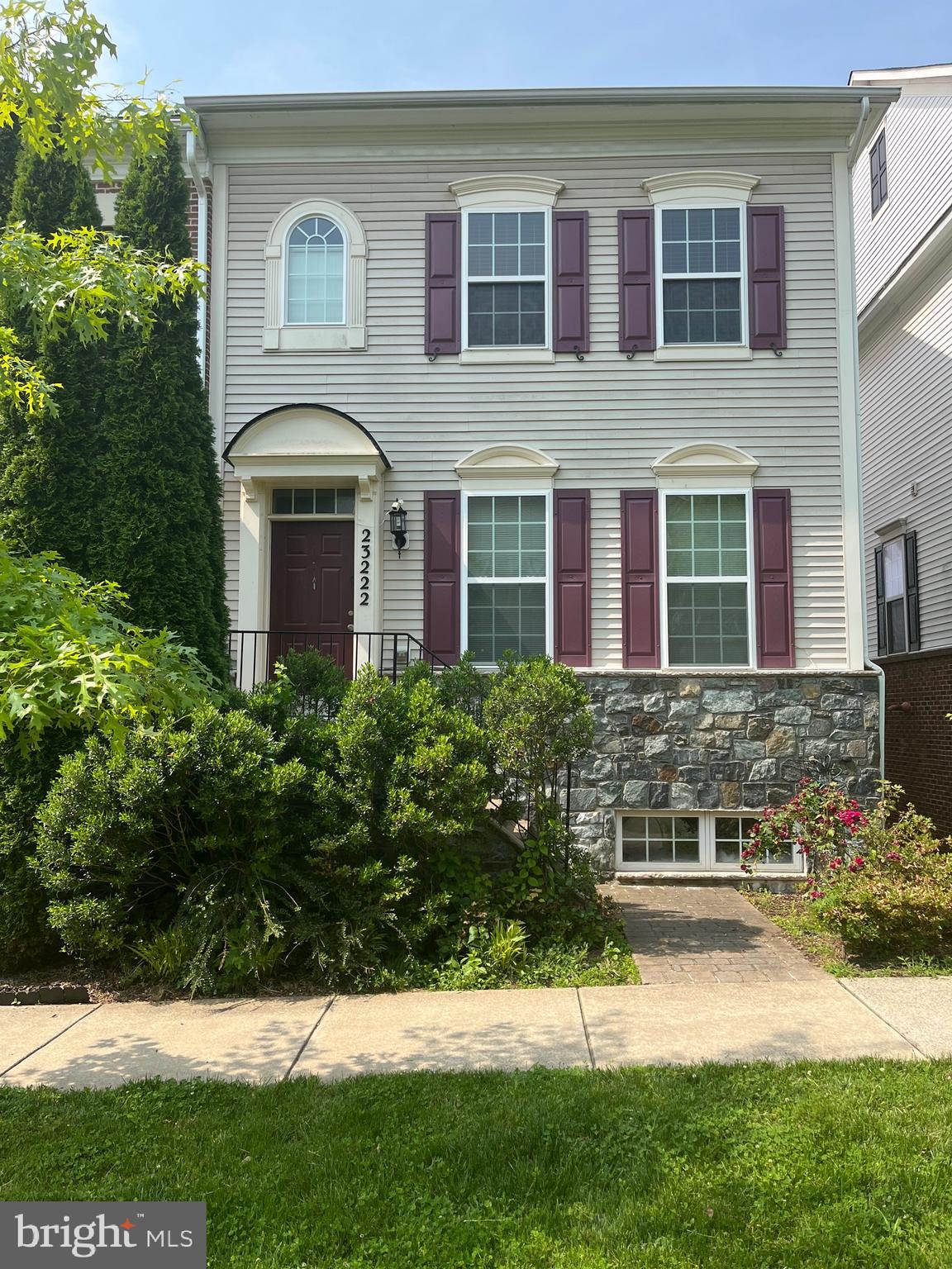 Welcome to a beautiful townhome in Clarksburg Village, offering 3 bedrooms and 2.5 bathrooms. The main level greets you with a bright and airy open floor plan, encompassing a large kitchen, a dedicated dining area, and a comfortable family room. Descend to the full basement, which boasts an expansive recreation room and a full bathroom, along with a separate entrance to the backyard and the detached garage. The upper level features a private primary bedroom suite with its own full bath, complemented by two additional well-sized bedrooms and a shared full hallway bath. This home is ideally situated close to Wilson Wims Elementary school, shops and restaurants and provides quick access to I-270.
Note: Require Good credit and 3X income